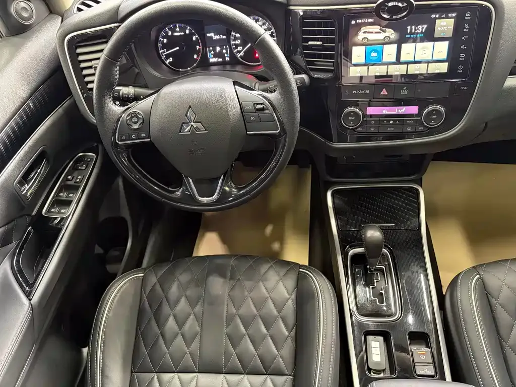 Mitsubishi Outlander — фото 9