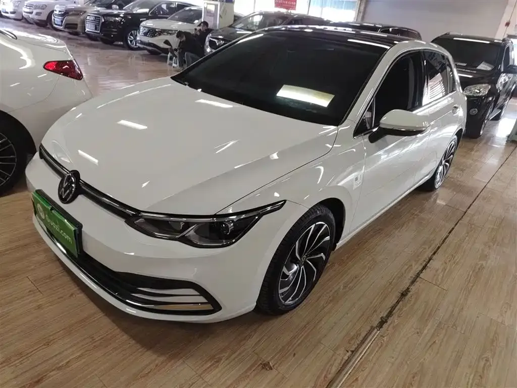Volkswagen Golf 2023 из CN, фото 2
