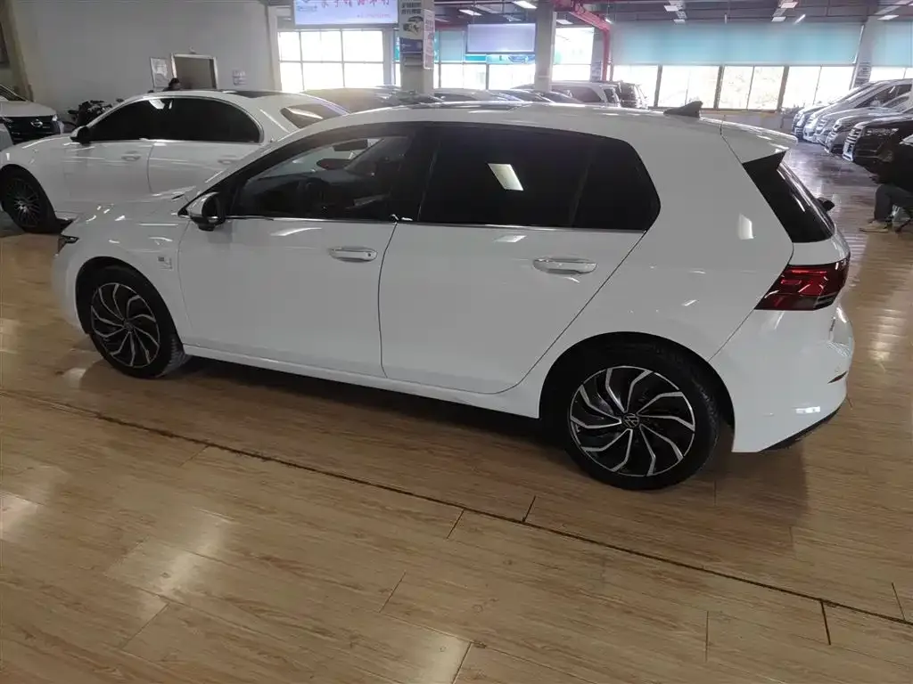 Volkswagen Golf 2023 из CN, фото 5