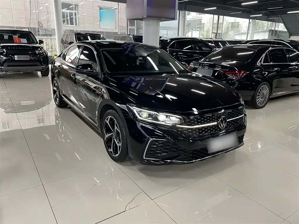 Volkswagen Passat 2023 из CN, фото 10
