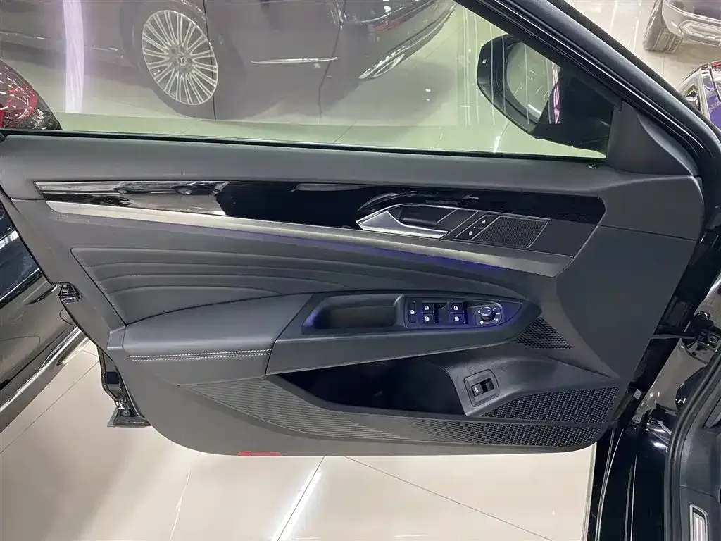 Volkswagen Passat 2023 из CN, фото 4