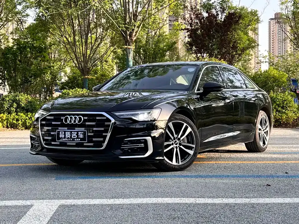 Audi A6L — фото 1