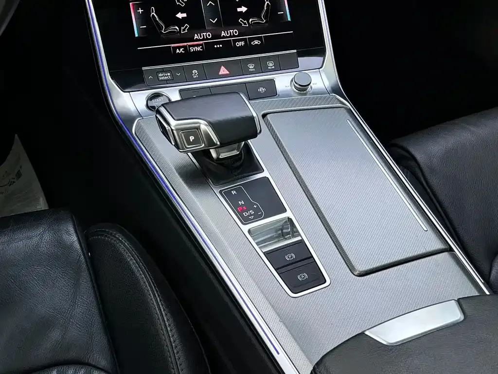 Audi A6L — фото 7