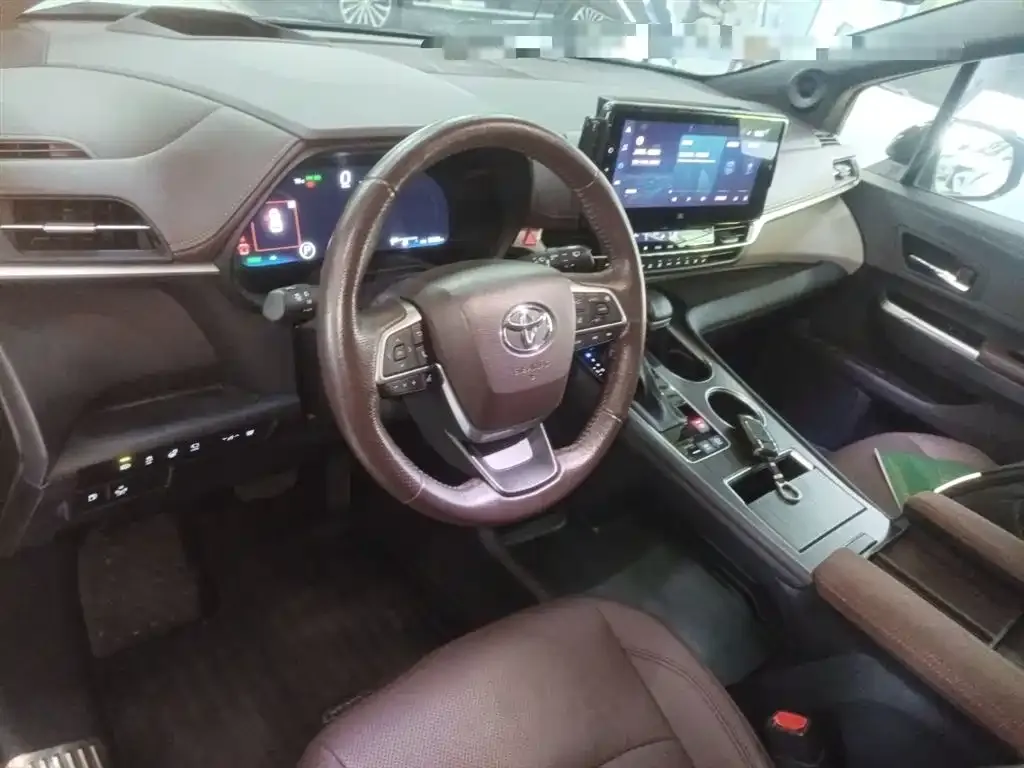 Toyota Granvia 2023 из CN, фото 10