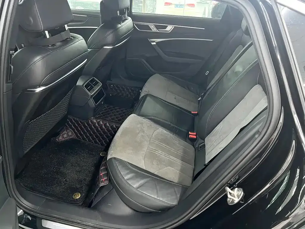Audi A6L 2023 из CN, фото 3