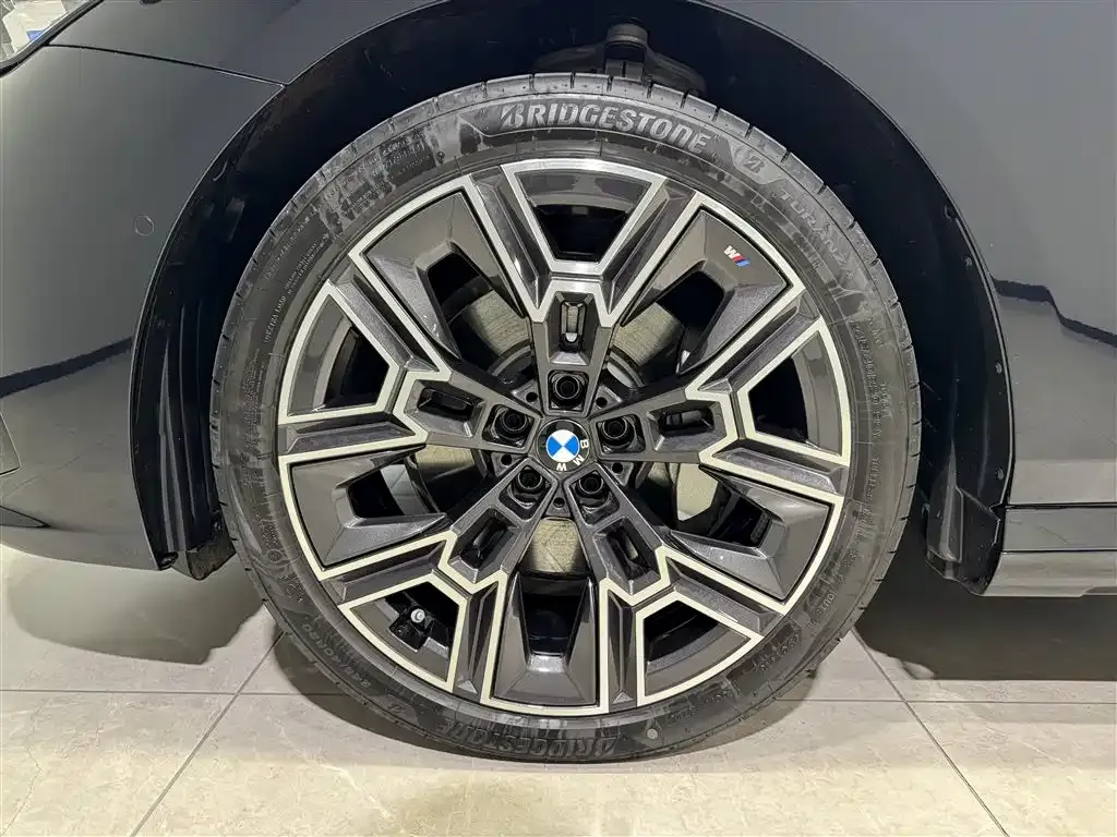 BMW 5 Series — фото 10