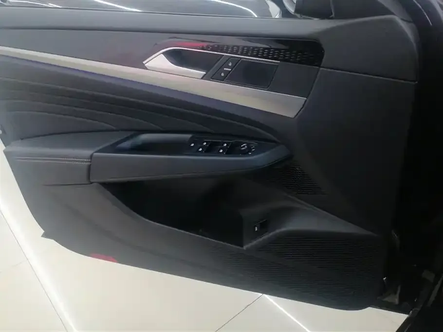 Volkswagen Passat 2024 из CN, фото 7