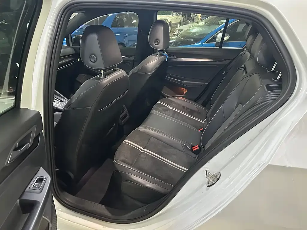 Volkswagen Golf 2022 из CN, фото 9