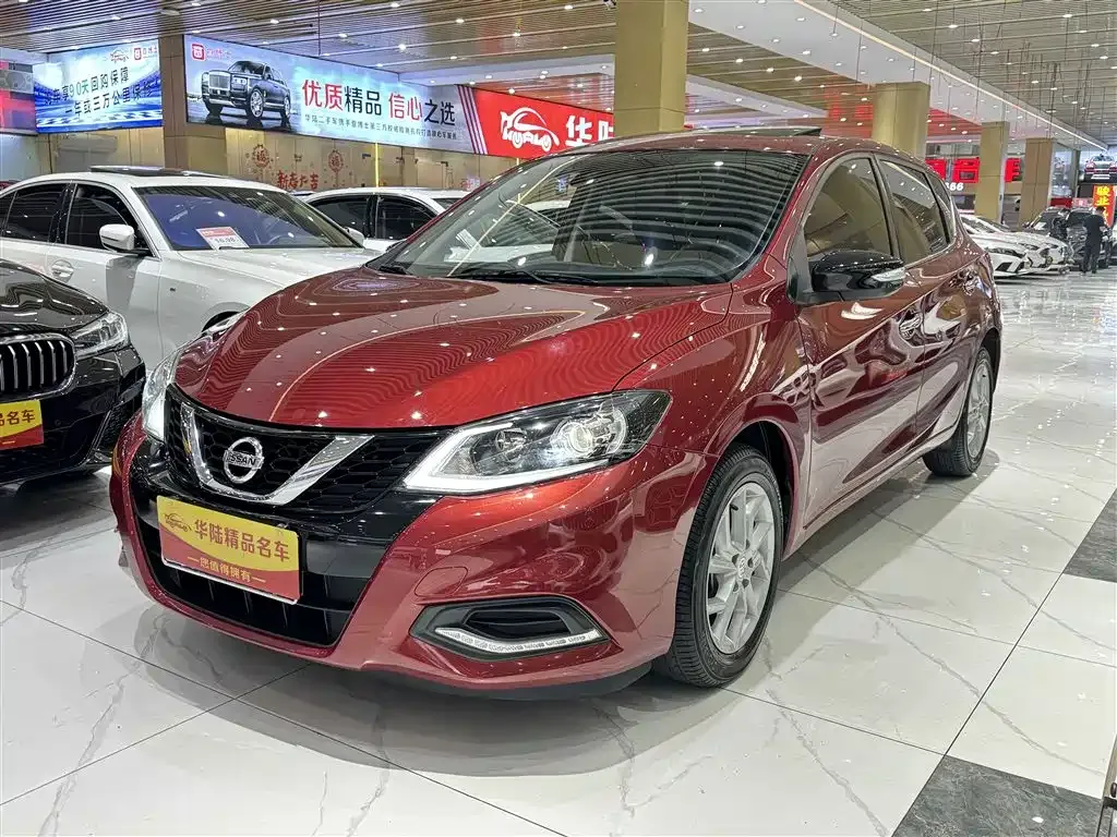 Nissan Tiida — фото 1