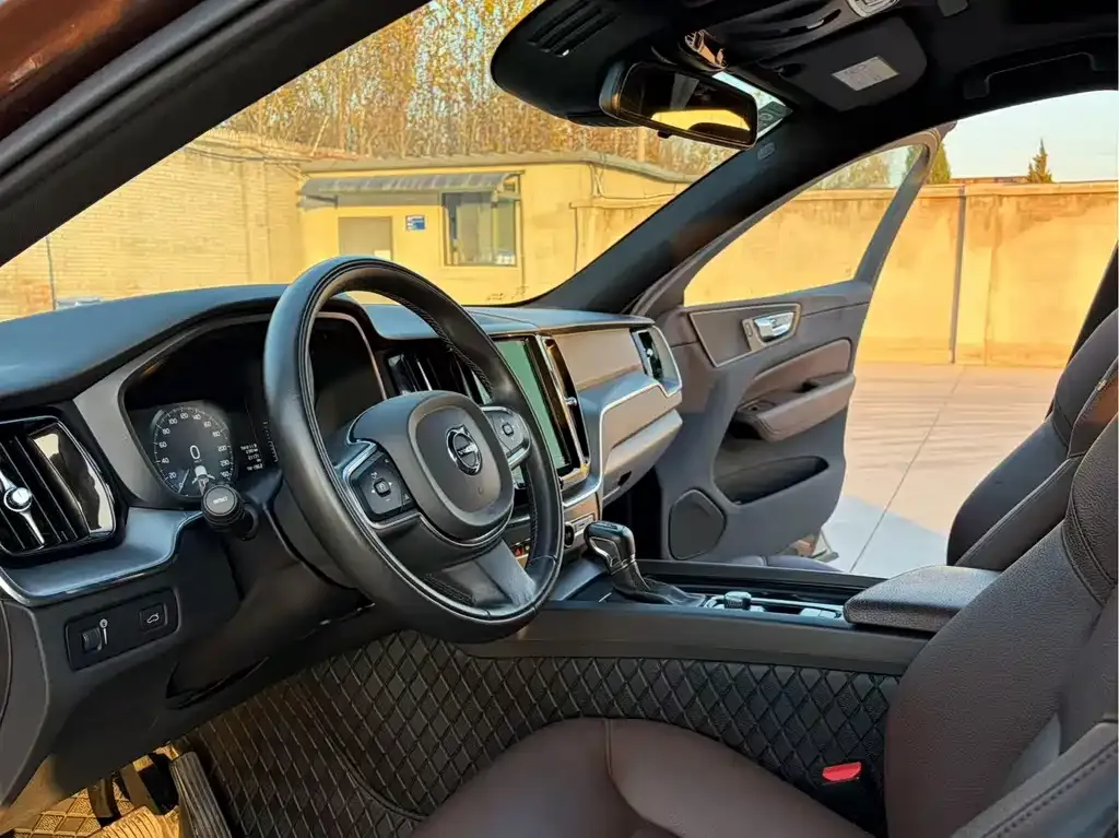 Volvo XC60 2021 из CN, фото 5