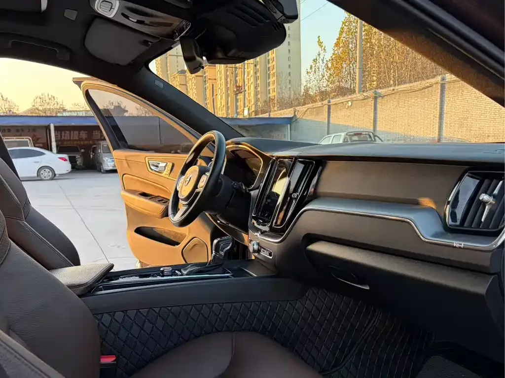 Volvo XC60 2021 из CN, фото 6