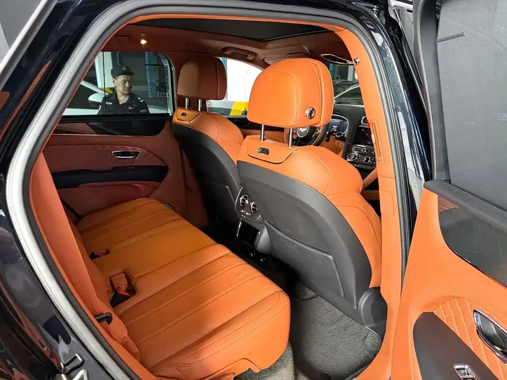 Bentley Bentayga 2022 из CN, фото 10