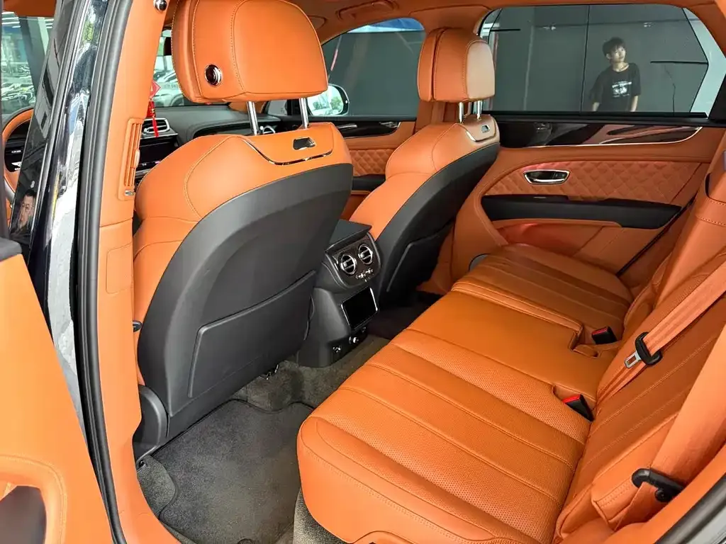 Bentley Bentayga 2022 из CN, фото 6