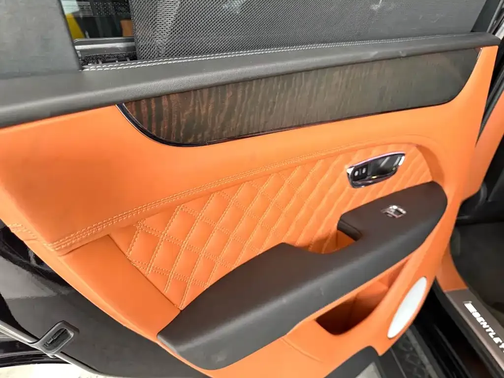 Bentley Bentayga 2022 из CN, фото 7