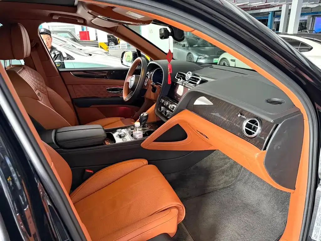 Bentley Bentayga 2022 из CN, фото 9