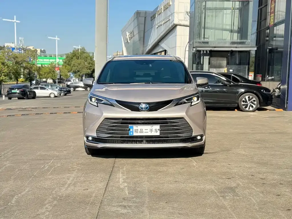 Toyota Sienna 2022 из CN, фото 2