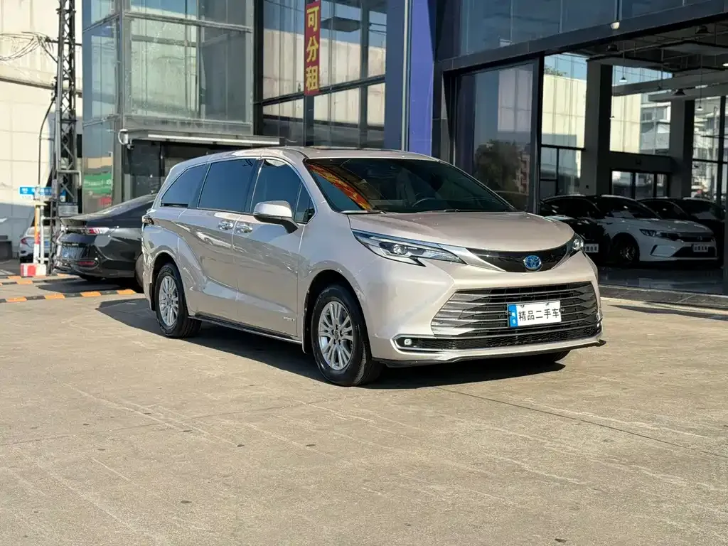 Toyota Sienna 2022 из CN, фото 3