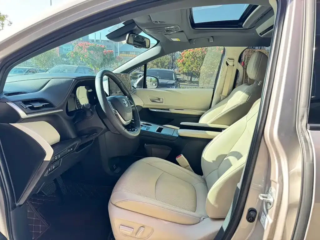 Toyota Sienna 2022 из CN, фото 4