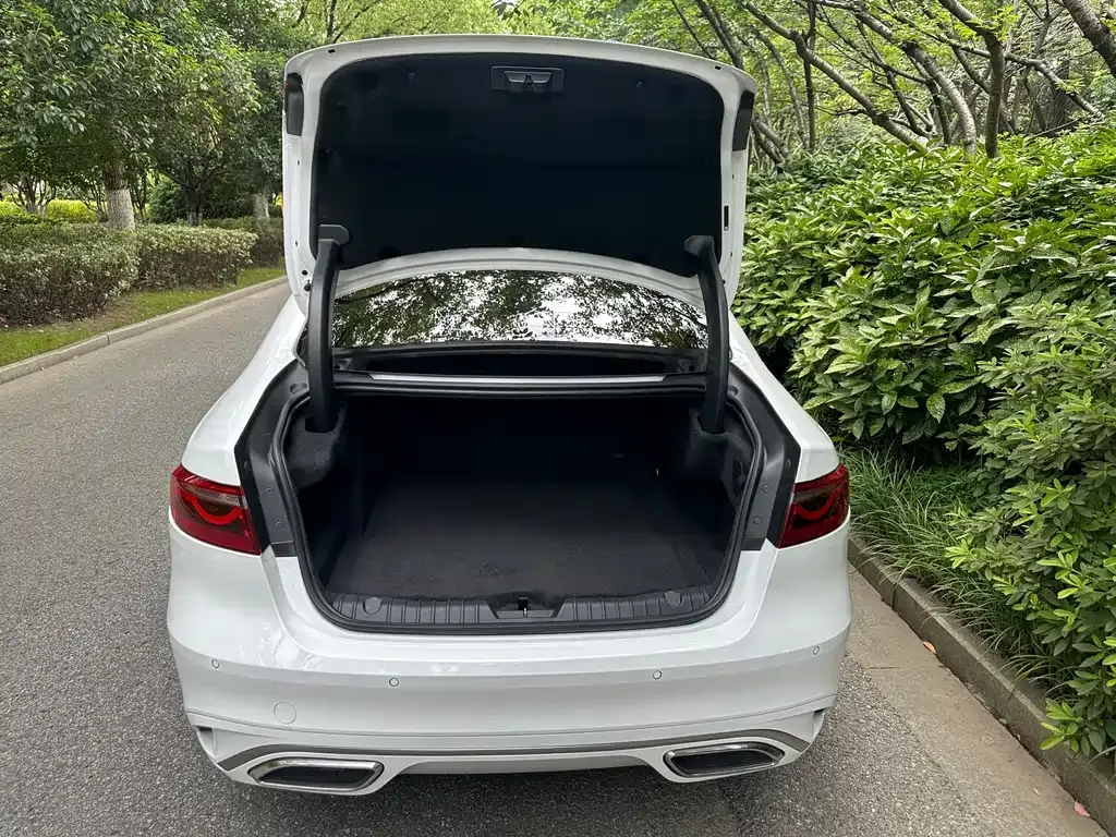 Jaguar XFL 2023 из CN, фото 10