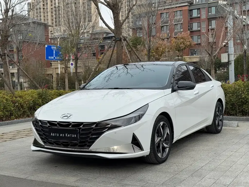 Hyundai Elantra — фото 1