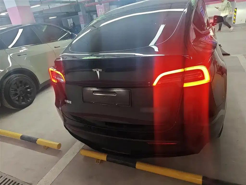 Tesla Model Y — фото 6