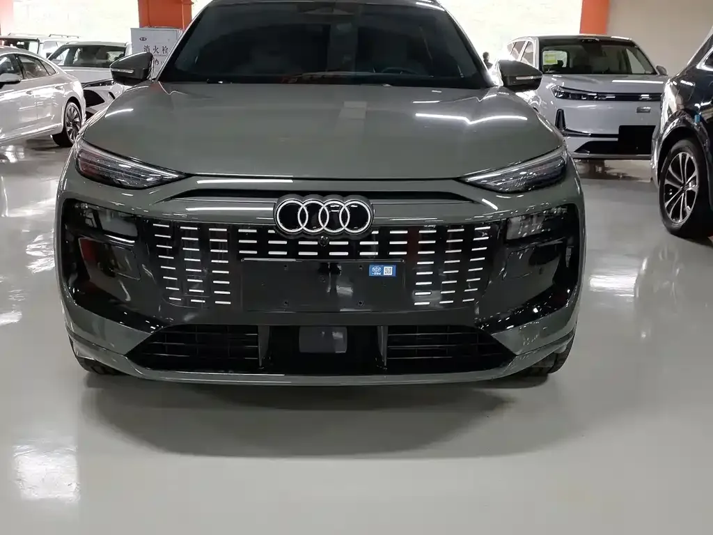 Audi Q6L e-tron — фото 2
