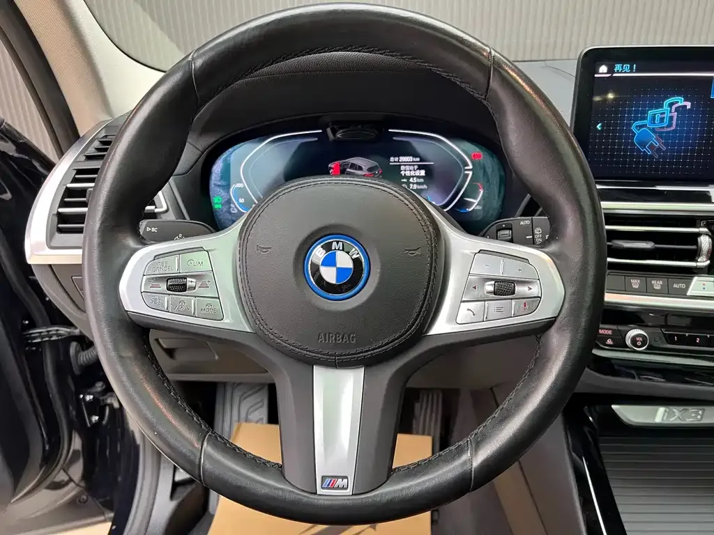 BMW iX3 — фото 9