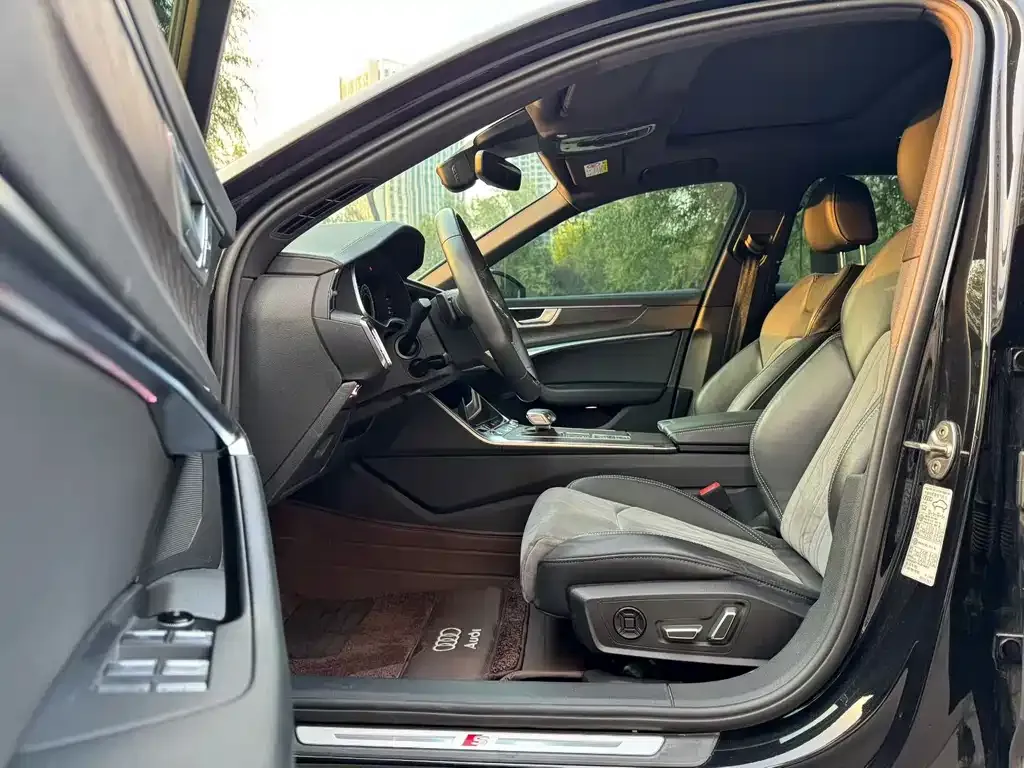 Audi A6L 2023 из CN, фото 4