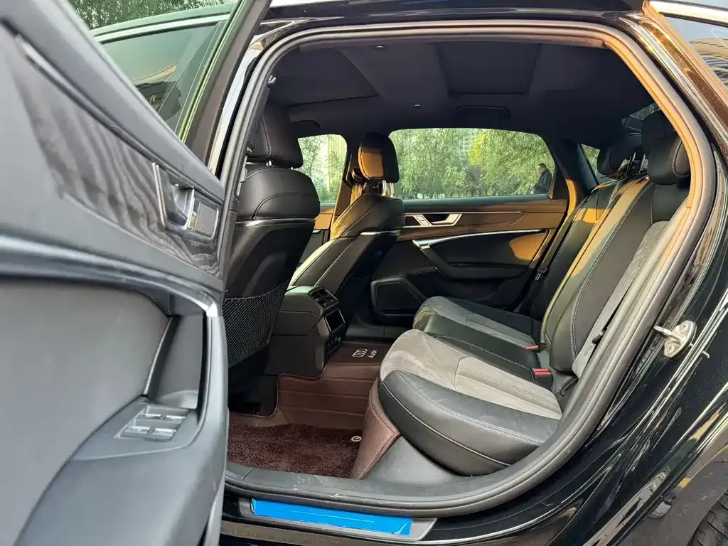Audi A6L 2023 из CN, фото 6