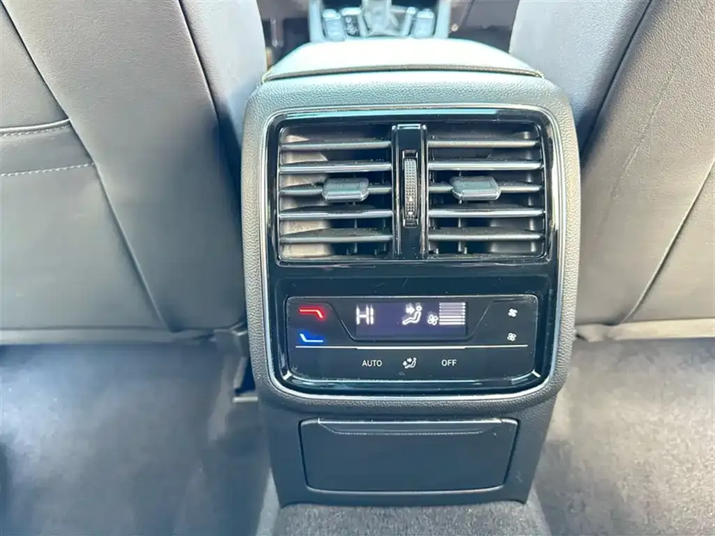 Volkswagen CC 2023 из CN, фото 2
