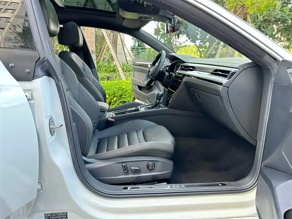 Volkswagen CC 2023 из CN, фото 4