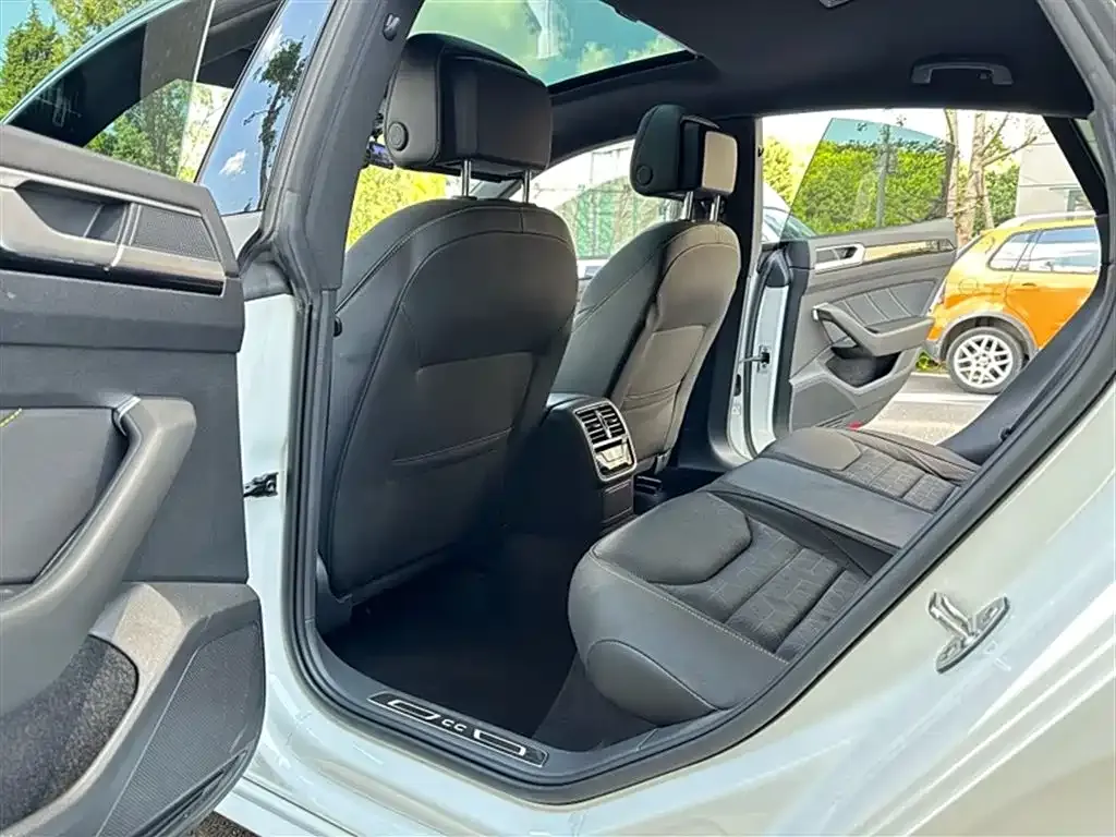 Volkswagen CC 2023 из CN, фото 6
