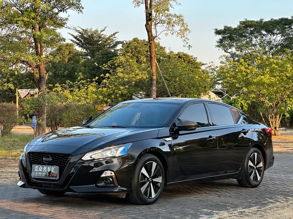Nissan Teana — фото 1