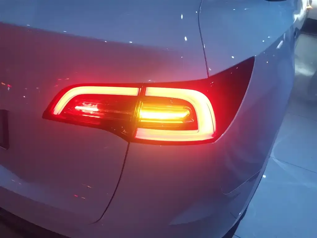 Tesla Model Y 2023 из CN, фото 8