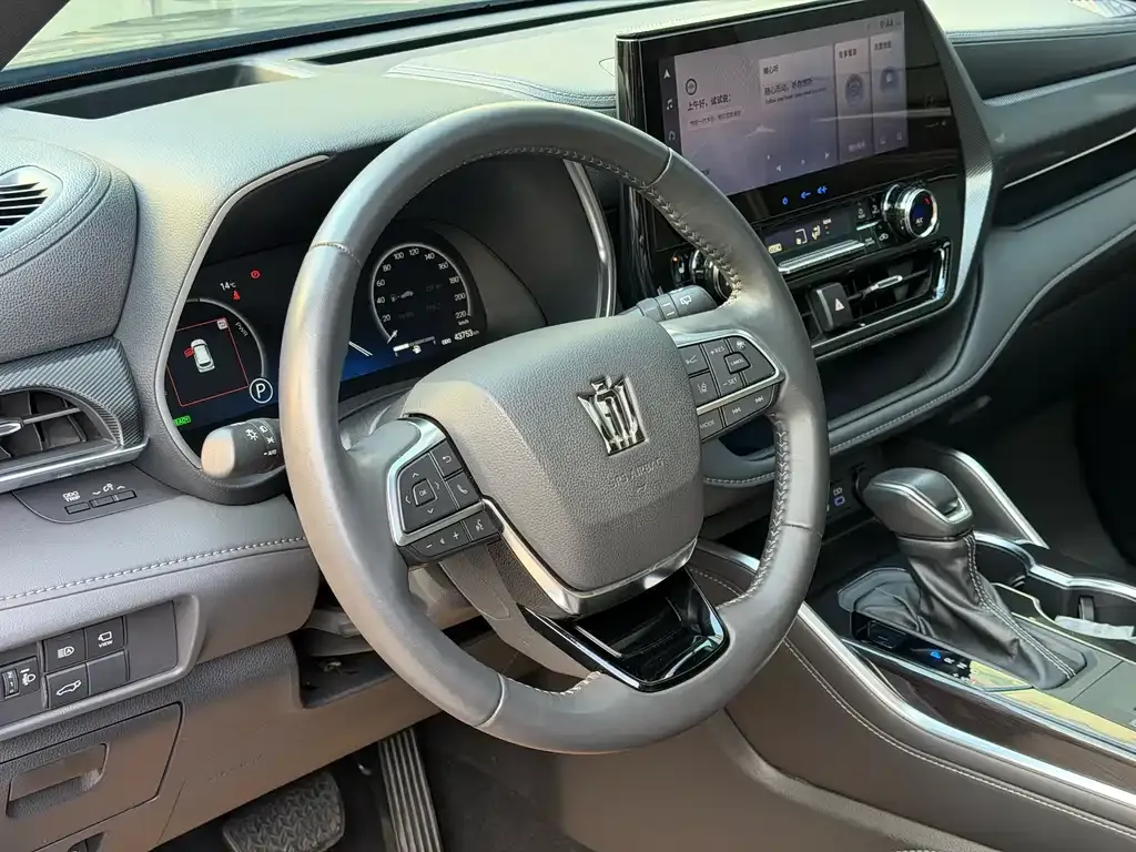 Toyota Crown Kluger 2023 из CN, фото 6