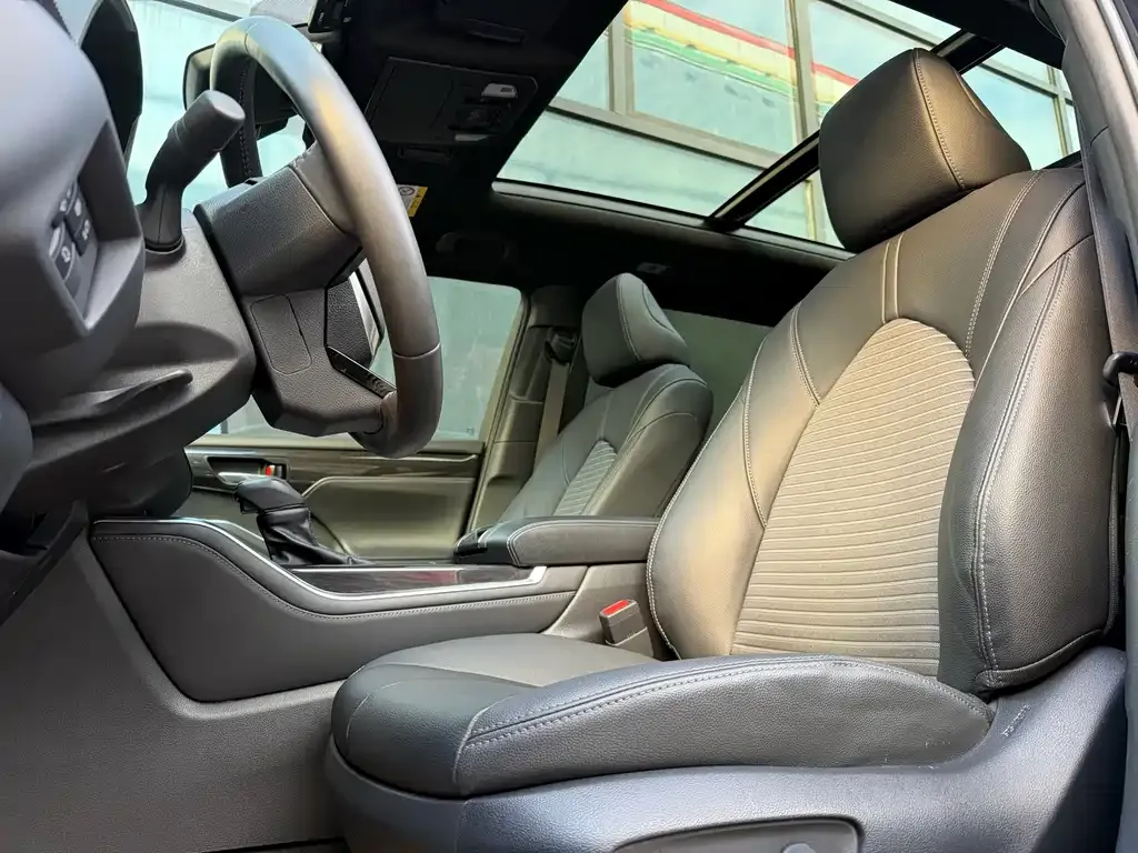 Toyota Crown Kluger 2023 из CN, фото 8