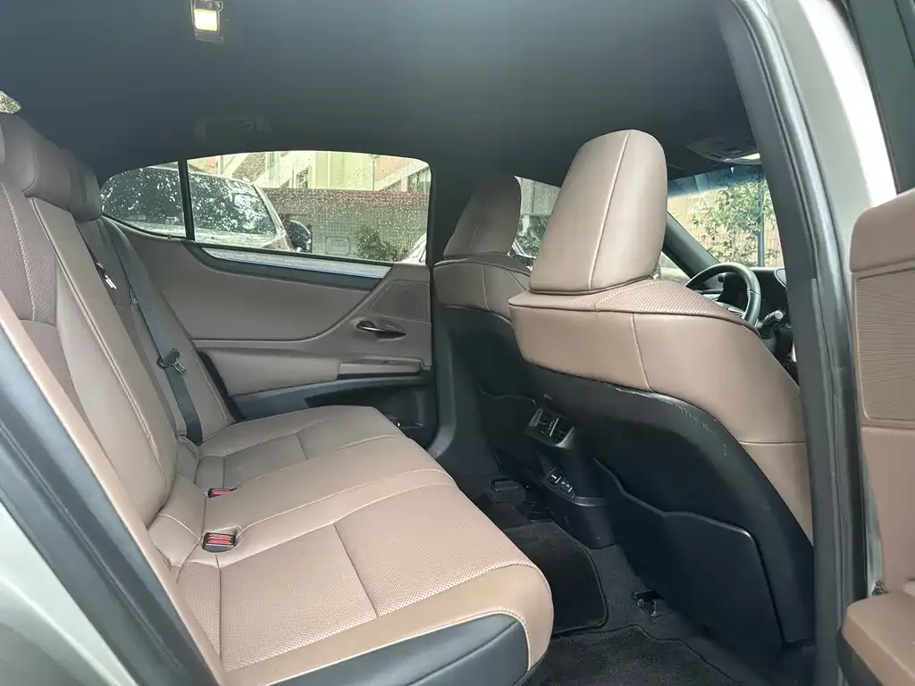Lexus ES 2025 из CN, фото 6