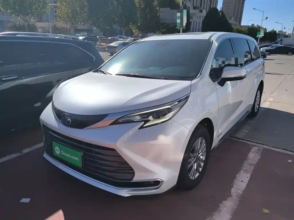 Toyota Sienna 2022 из CN, фото 1