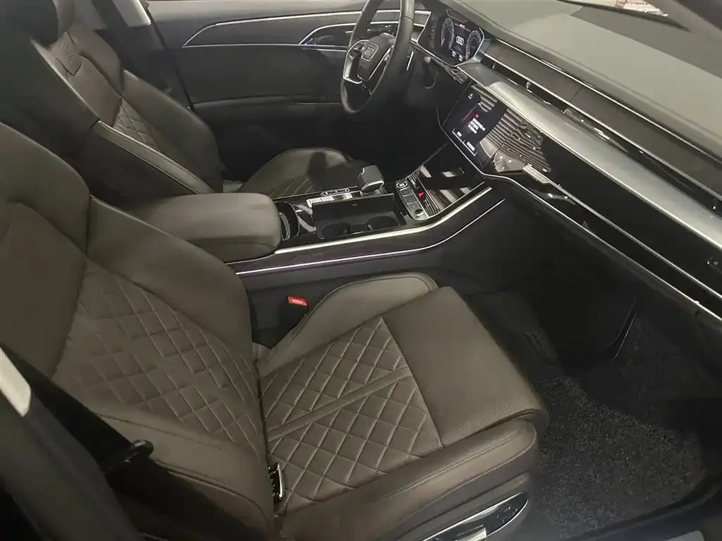 Audi A8 — фото 6