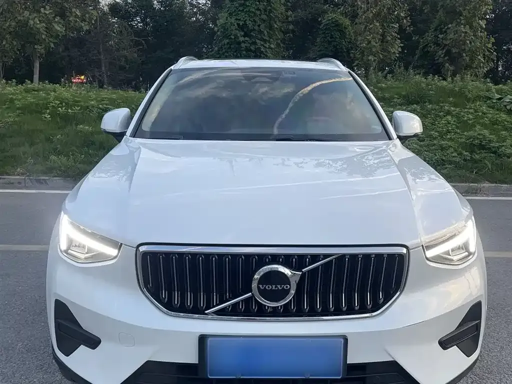 Volvo XC40 — фото 10