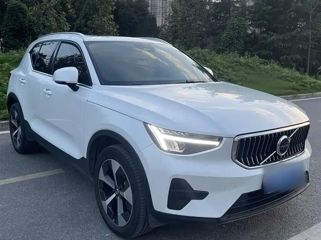 Volvo XC40 — фото 5