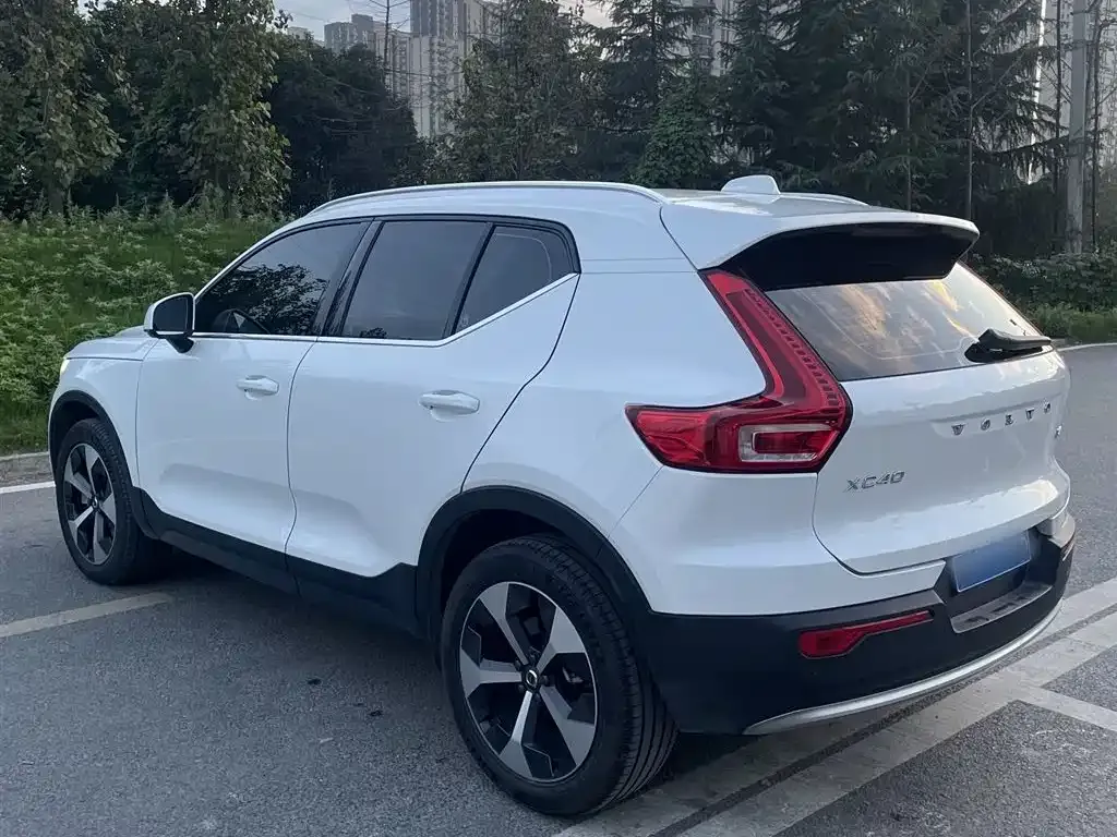 Volvo XC40 — фото 6