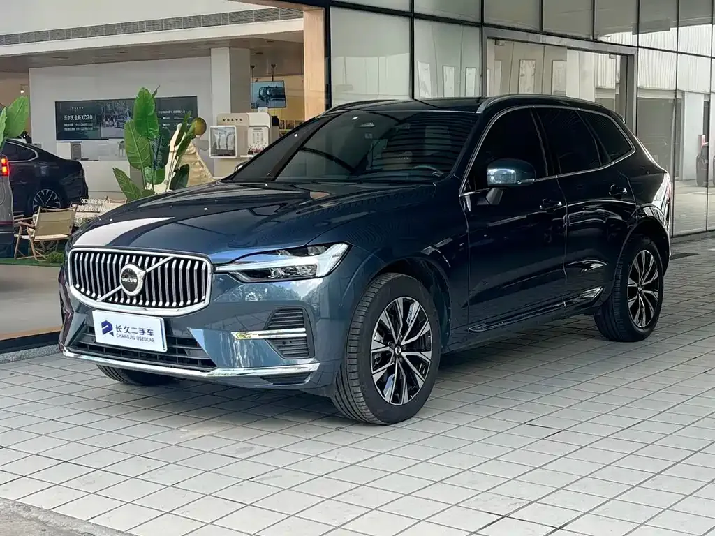 Volvo XC60 — фото 1