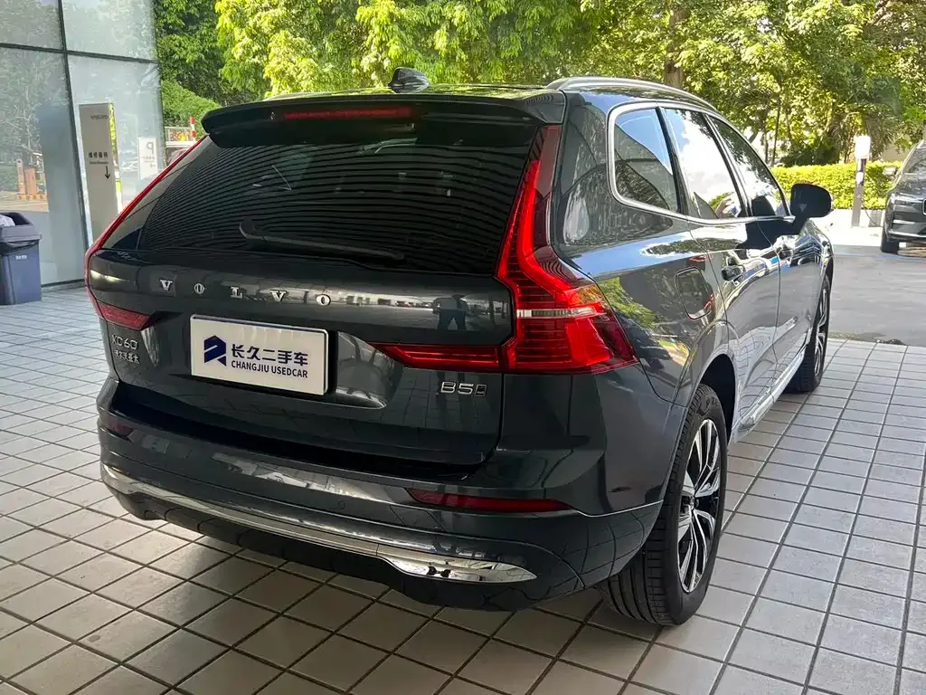 Volvo XC60 — фото 10