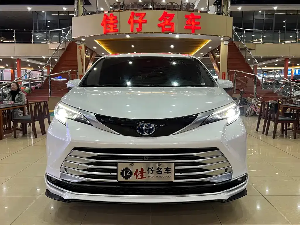 Toyota Sienna 2022 из CN, фото 2