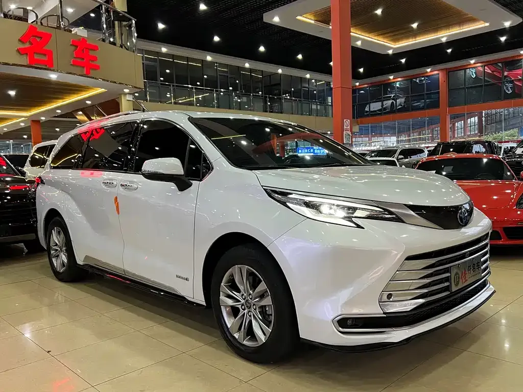 Toyota Sienna 2022 из CN, фото 3