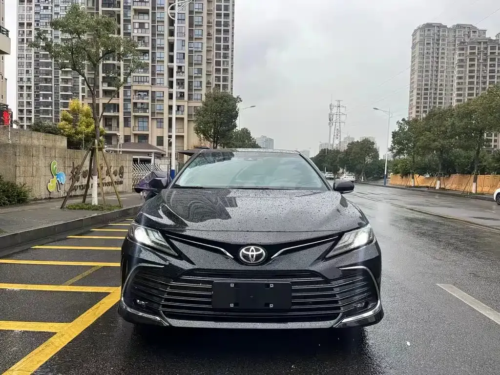 Toyota Camry — фото 2
