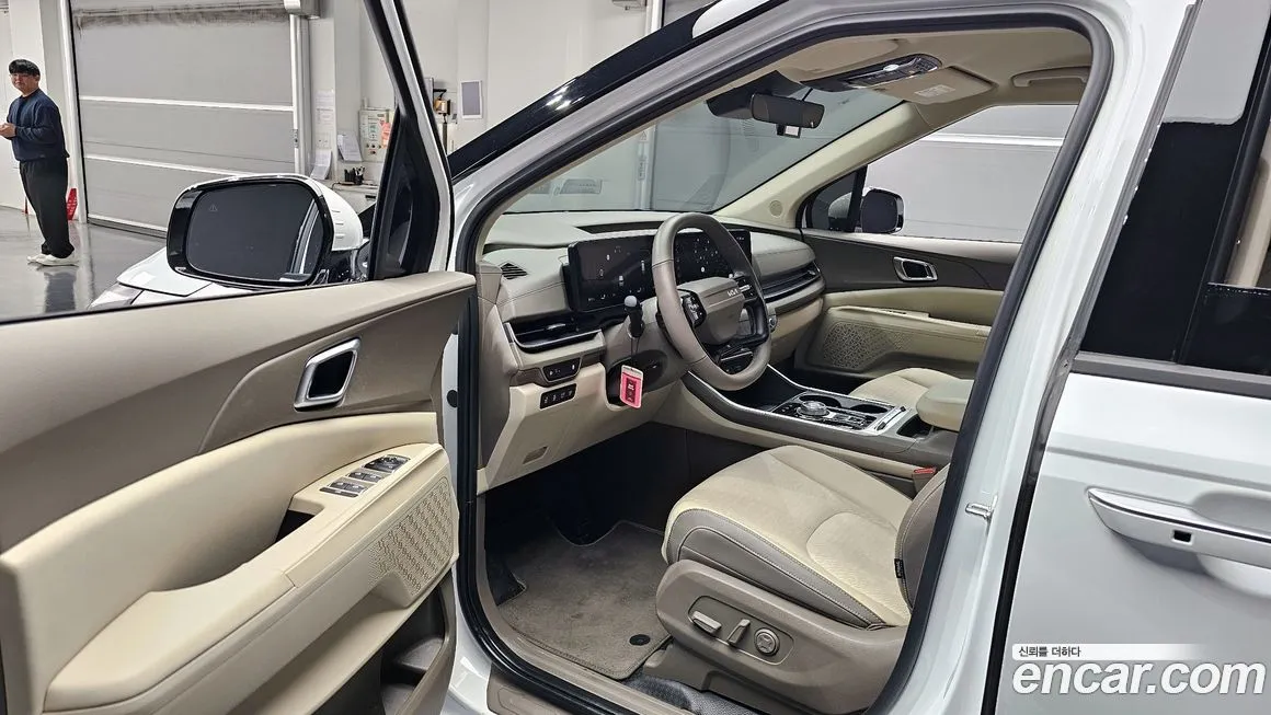 Kia Carnival — фото 10