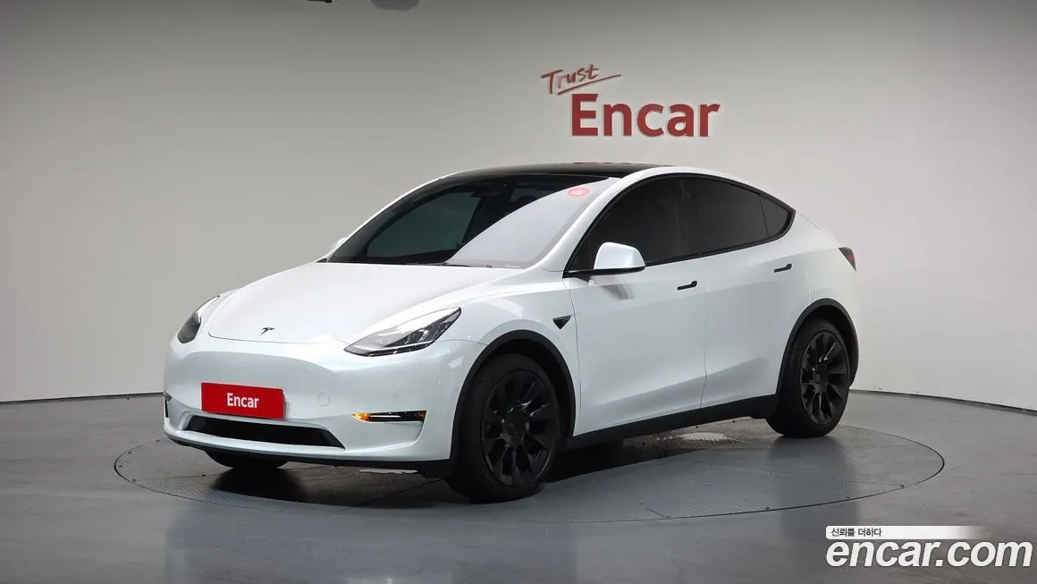 Tesla Model Y — фото 1