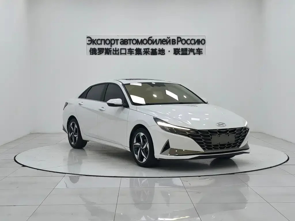 Hyundai Elantra — фото 3